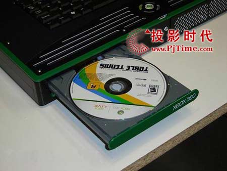 XBOX360 NB游戲機 光驅(qū)在左前測