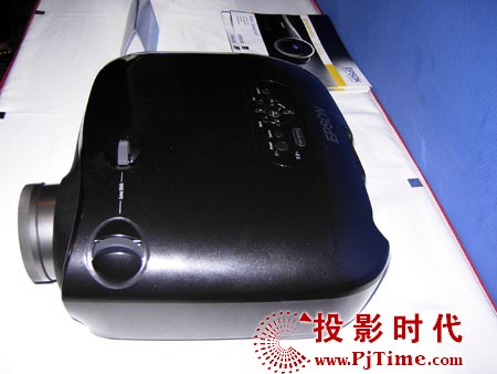 愛(ài)普生EMP-TW1000家用投影機(jī)