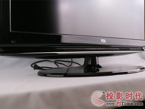 TCL自然藍(lán)光電視外觀細(xì)節(jié)特寫