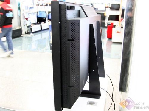首發(fā)價(jià)18萬 TCL裸眼3D立體電視亮相國(guó)美