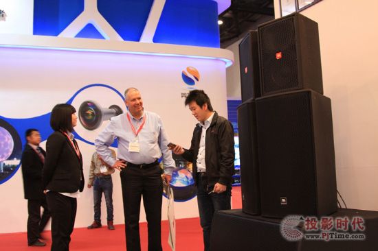 ԴʢinfoComm China 2013չ(hu)ʱPc(din)