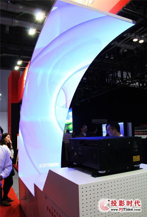ҕX(ju)ʢ Ϳȫ(xin)ͶӰC(j)a(chn)ƷInfoComm 2014