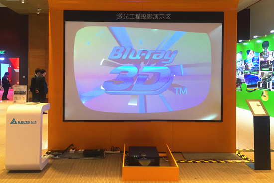 _(ti)_(d)ͶӰƷVivitek(Ӎ)InfoComm China 2016F(xin)(dng)B(ti)ʾ׿ͶӰC(j)DU8090Z