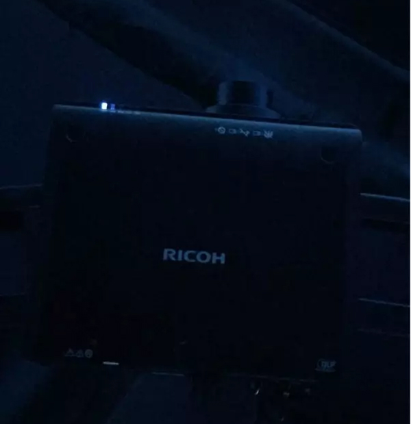 f(wn)L(zhng)ǽq ͶӰC(j)㴩vʷcF(xin)دB