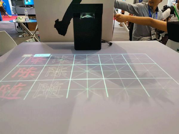 ҕp{(ln)⼤ͶӰ״2019 InfoComm China