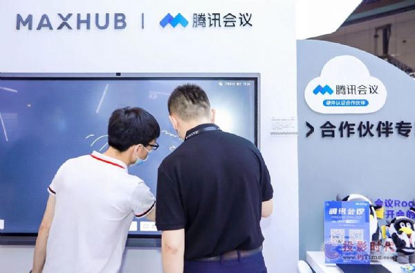 MAXHUBl(f)vӍhRoomsCCϵУڱInfoComm@˚