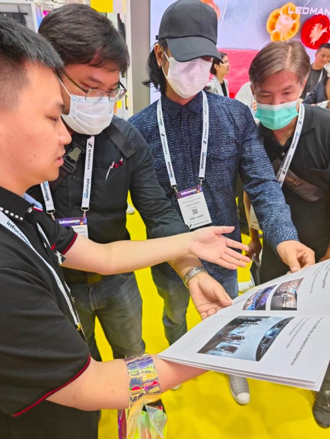 ҕ˴ΔyGXIIWKȶСgLEDذƷxR̓MĔz(chung)½QInfoComm Asia