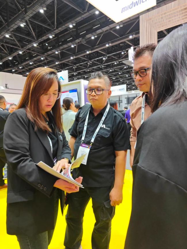 ҕ˴ΔyGXIIWKȶСgLEDذƷxR̓MĔz(chung)½QInfoComm Asia